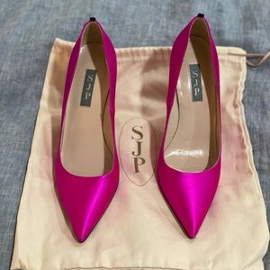 WORN ONCE! Classic SJP satin pump in color Candy